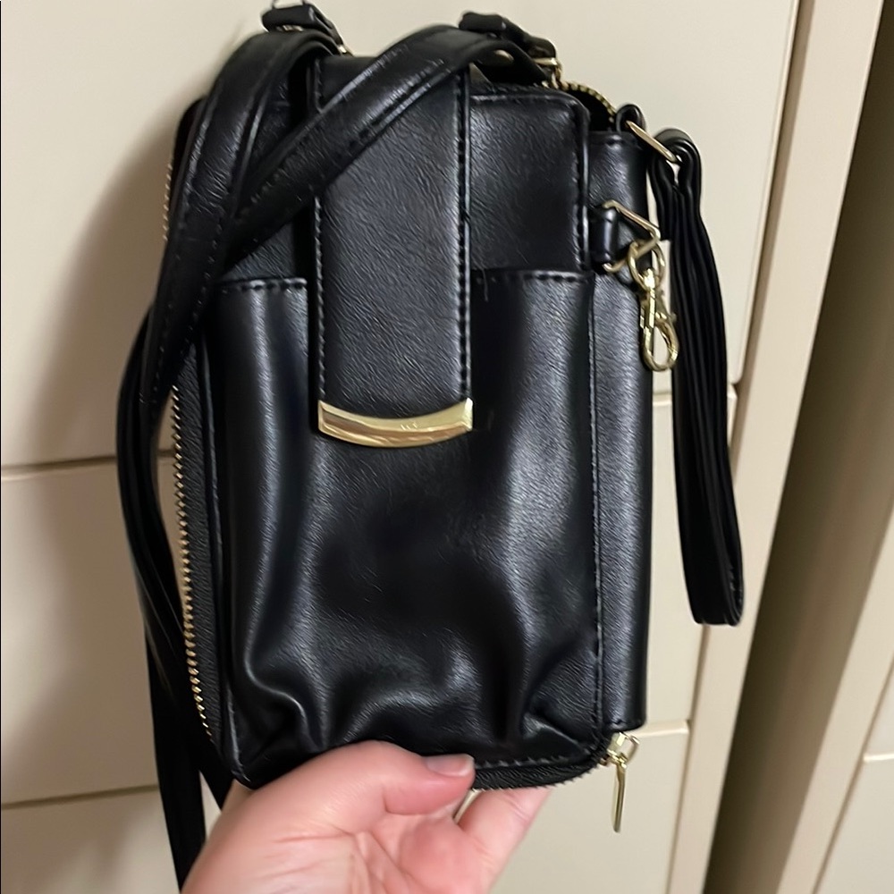 Elegant Black Leather Crossbody Bag